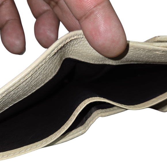 Gucci Beige and Brown Monogram Wallet - Picture 6 of 10